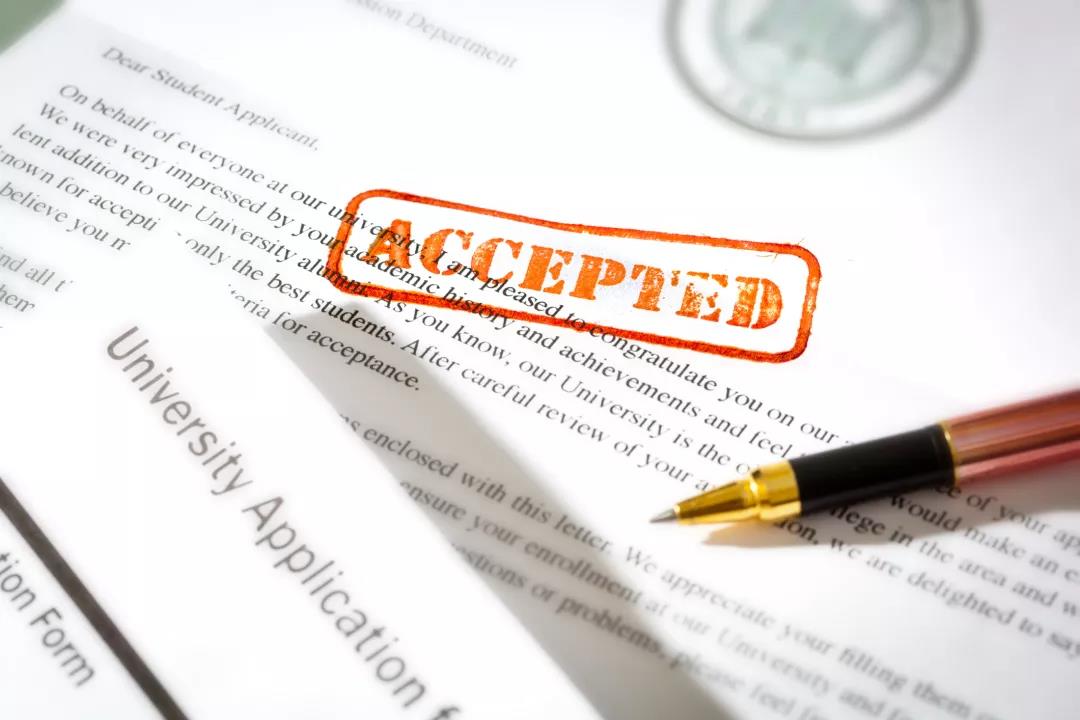How to "reverse routines" in college application essays? That's the right way to write!